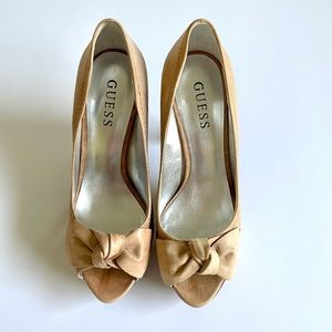 Guess Pumps